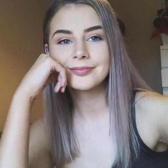 1b0redlass from Swansea,United Kingdom